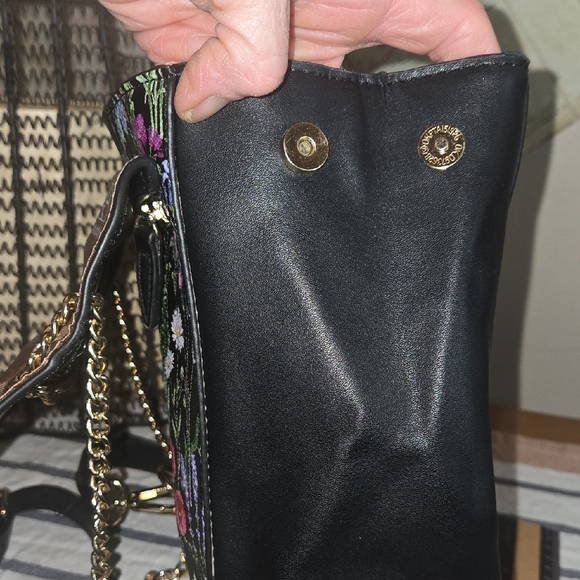 Floral Embroidered Black Handbag - Picture 10 of 16